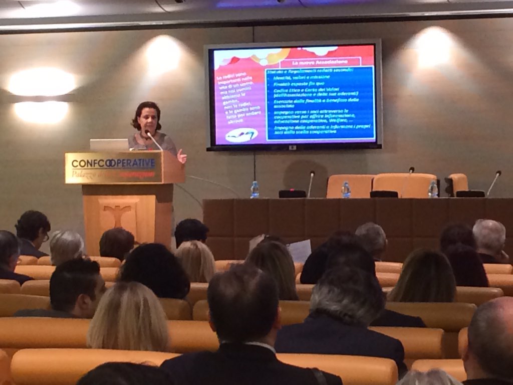 Confcooperativ1's tweet photo. Cooperazione forma d'impresa umanizzata. Mettersi insieme è un inizio. Lavorare insieme un successo @fabioladiloreto https://t.co/Y88vZGMZBY