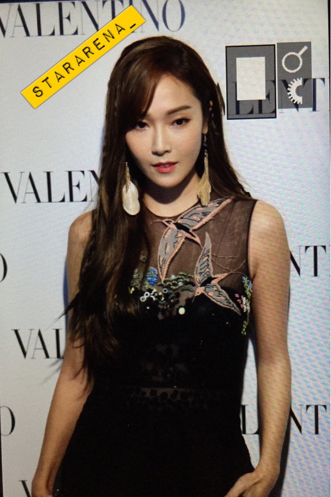[PIC][12-01-2016]Jessica khởi hành đi Singapore để tham dự sự kiện khai trương cửa hàng "Valentino" vào chiều nay CYmRhoOUEAQ5KKJ