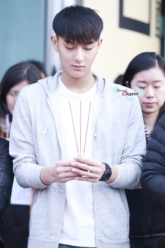 beibei0502's tweet photo. 【HQ】160110 “Summer, the portrait of a 19 year old" prayer ceremon 
#ZTAO #黄子韬 #타오 #タオ https://t.co/9Vmr1XSkGG
