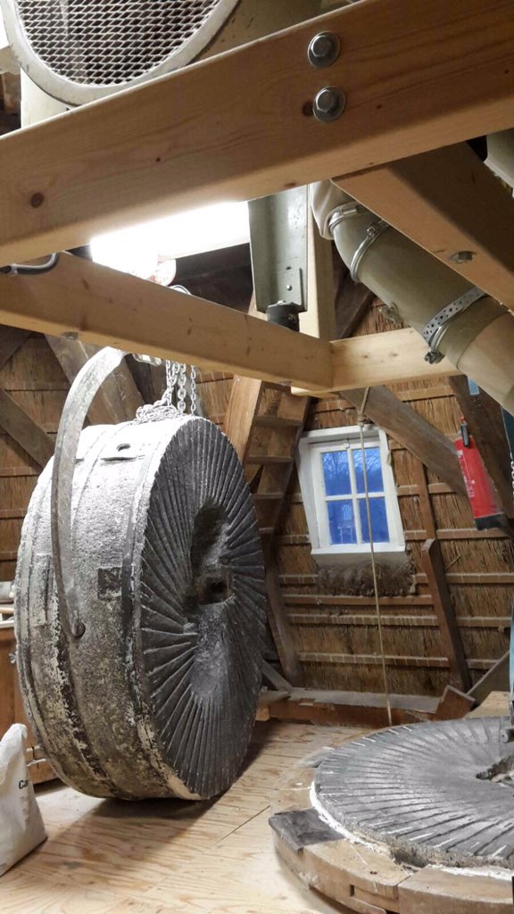 MolenKropswolde's tweet image. De molenstenen zijn gescherpt.