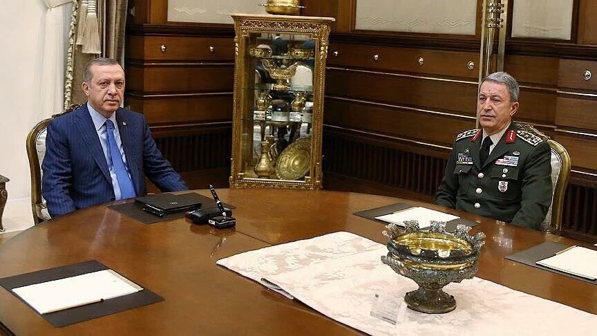 Özgürlük Diye Kendisini Yırtan Ve 2002 den Önce Siyasi Görüşünü ve Dini Mehsebini Söyleyemeyenler Bu Resme Bakın...!