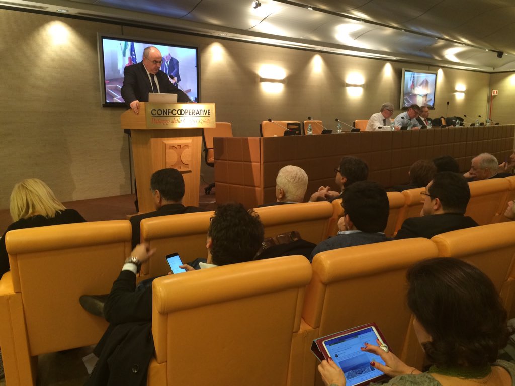 Confcooperativ1's tweet photo. Le cooperative partecipano alla nascita dell'Alleanza condividendo il documento. Non facciamo fusioni a freddo https://t.co/7jNOKuQbvj