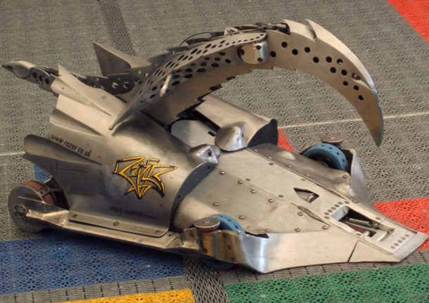 VICEUK's tweet photo. Very important news: #RobotWars is coming back to British TV https://t.co/YADbCGQ2qu https://t.co/TSlgv7fMTy