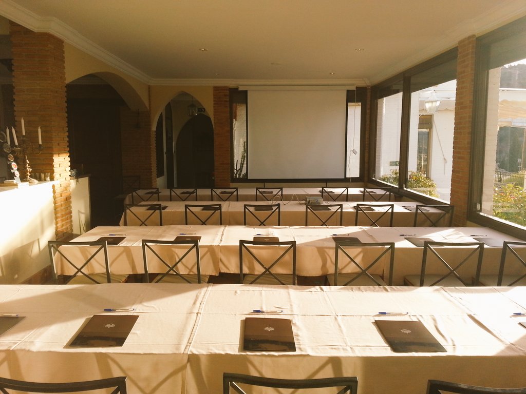 lastomasas's tweet photo. Realiza tus workshops y coaching empresariales en @lastomasas . Sala privada,  wifi, proyección 2x2... todo un lujo https://t.co/am0xYmHw1n