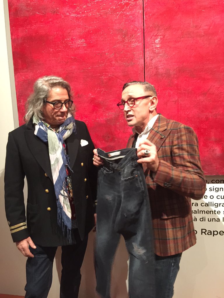 IlarysGrill's tweet photo. @2W2M devolve in beneficenza un jeans firmato da Barbieri per @Fondazione_ANT Bologna #2w2m #pitti89 #pu89 https://t.co/9P8Ze6EGtn