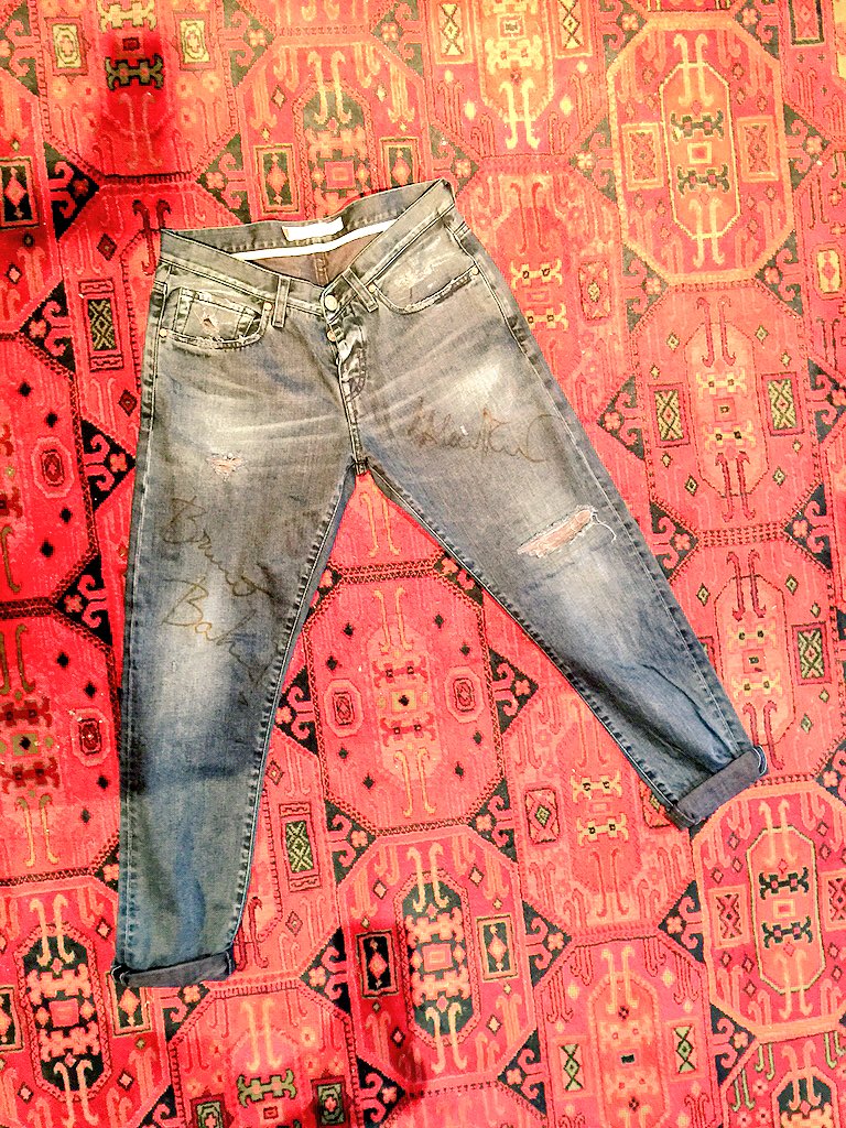 nicocarmigna's tweet photo. I jeans #2W2M firmati Bruno Barbieri saranno messi in beneficienza su https://t.co/s8tpNhF1yZ per l'ANT di Bologna. https://t.co/6zahTOhhVz