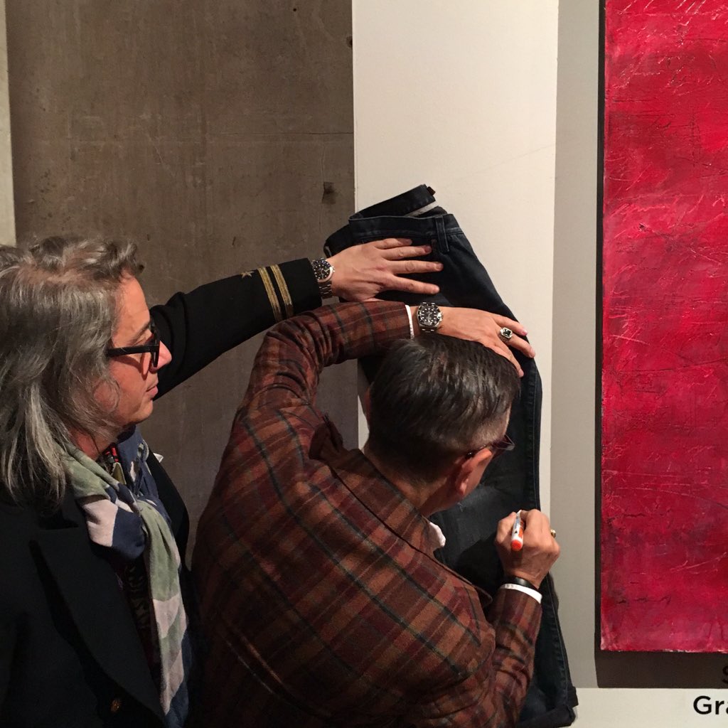 riccardoares's tweet photo. Il jeans di #2w2m firmato da @barbierichef sarà su @CharityStars  i proventi andranno ad @Fondazione_ANT  https://t.co/Pea0eZaHu6" @pomp_y