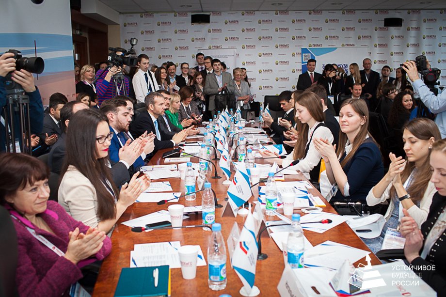acig_gc's tweet photo. Мероприятия ГК АКИГ в рамках Гайдаровского форума пройдут во второй и третий дни. https://t.co/txA69IGMkm https://t.co/VA3RsHha5e