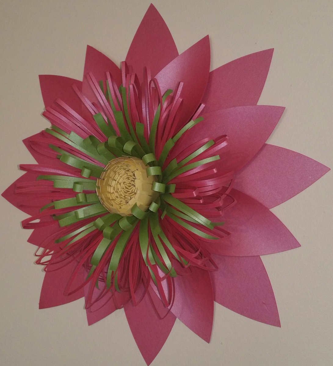 WPFlowerDesign's tweet image. Paper flower-Valentine's inspiration!
#paperflowerdecorations #paperflowersuk #paperflowerslondon #paperflowers #red