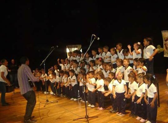 Coro del Modulo Ramon Pompilio Oropeza del Nucleo de Carora. Prof. Jose Ferrer.