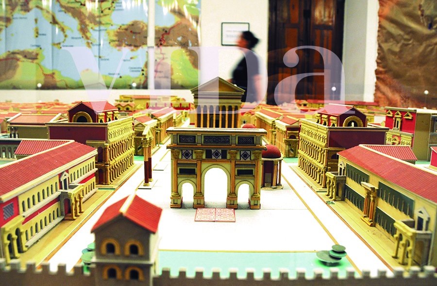 Una muestra para hacer un viajecito imaginario a la Roma Imperial. En el <a href="/CCRCabildo/">CCR El Cabildo</a> goo.gl/edqbEc