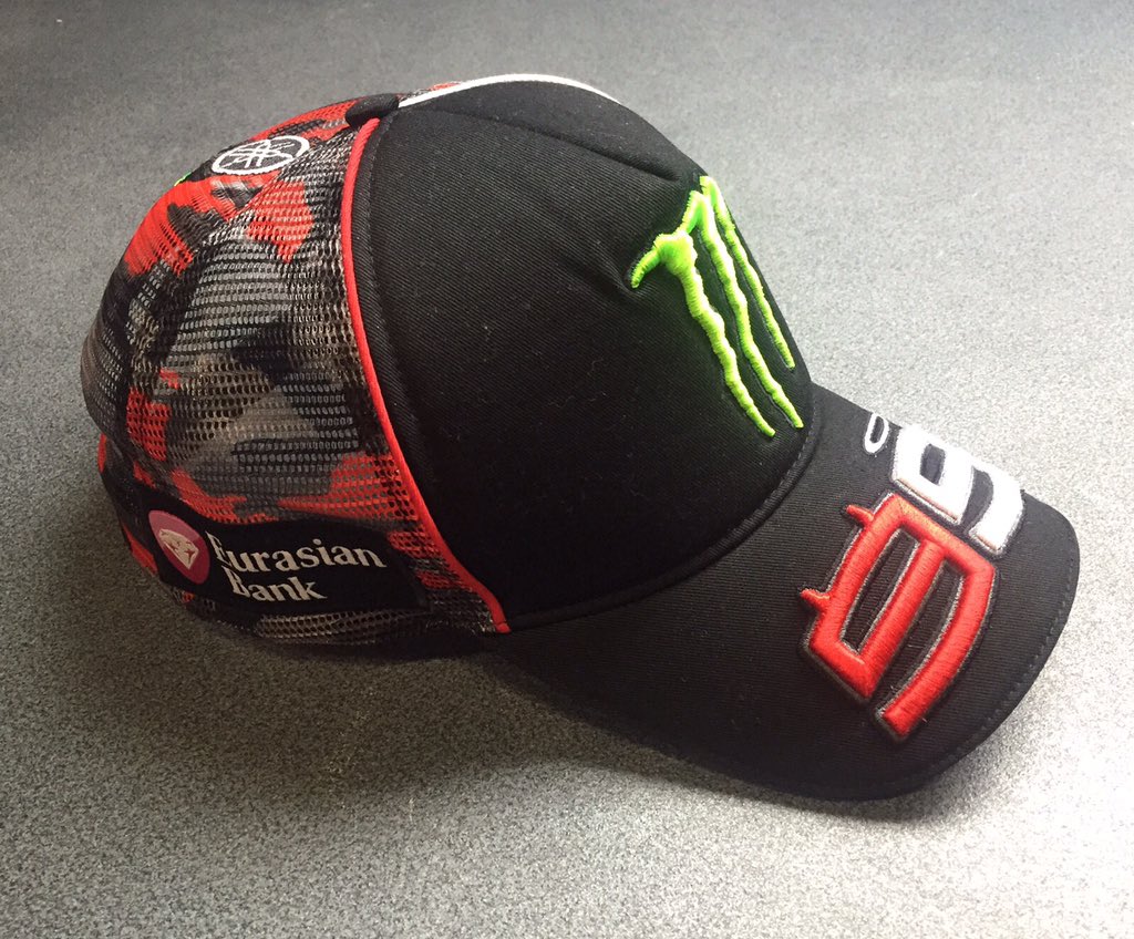 Jorge Lorenzo on Twitter: "La gorra para esta nueva temporada! Os gusta? / The cap for this season! Do you like it? https://t.co/BiORJGkTgE" /