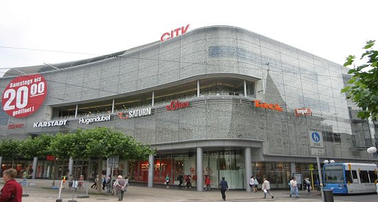 Der City-Point Kassel wird im Schnitt täglich von 33.507 Menschen besucht. #kasselfakten (kat) https://t.co/g7XADr8mI6