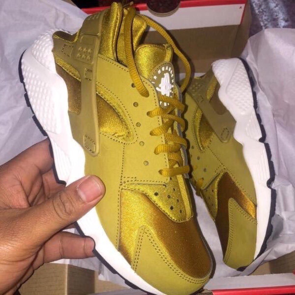 HotlineDontRing's tweet photo. ♥️ if you like these gold huaraches 💰💰😍

Use promo code: "KING13" for 10% off

https://t.co/OTHjKlde79 https://t.co/w0l19elskA