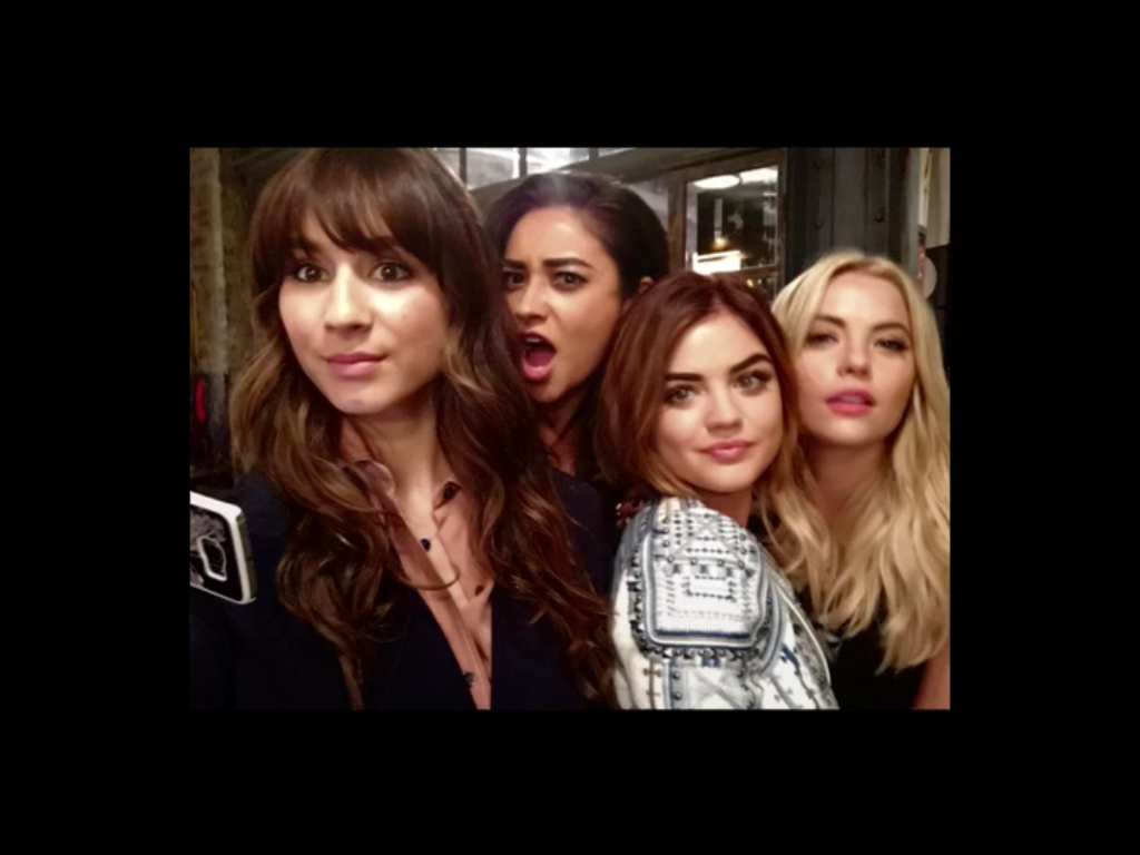 KarenC_Virguez's tweet image. Estas fotos son vida... #PLL5YearsForward #PLL como no quererlas. 😊😊
