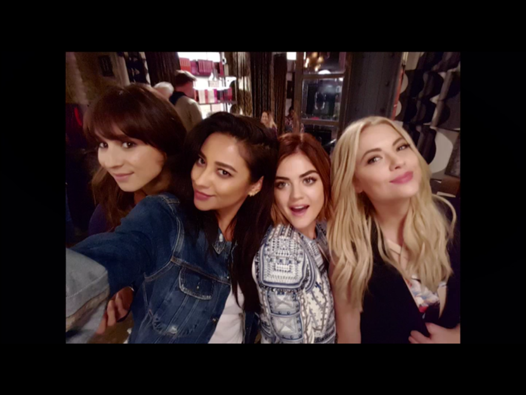 KarenC_Virguez's tweet image. Estas fotos son vida... #PLL5YearsForward #PLL como no quererlas. 😊😊