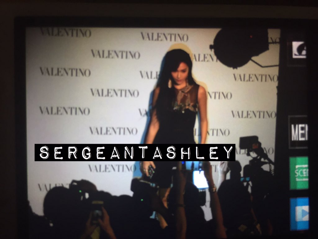 [PIC][12-01-2016]Jessica khởi hành đi Singapore để tham dự sự kiện khai trương cửa hàng "Valentino" vào chiều nay CYnAfa8VAAEh9kF