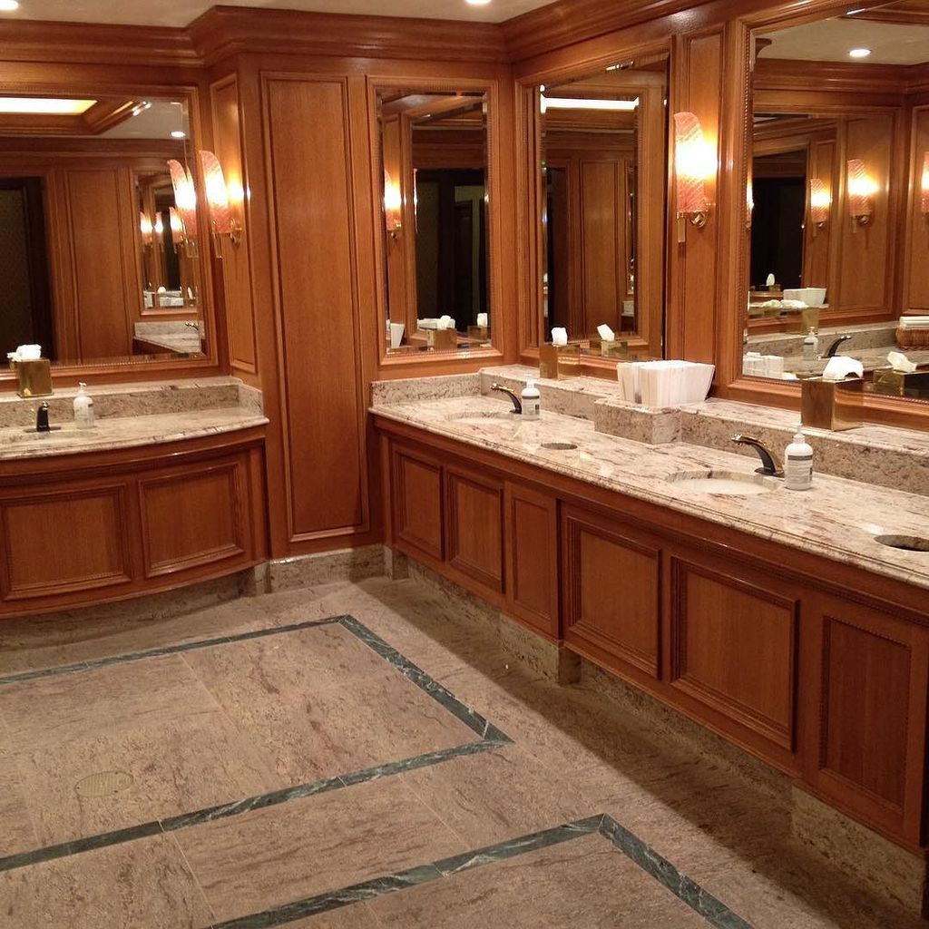tips4familytrip's tweet photo. Who knew that @snowbasinresort has such fancy bathrooms? No complaints here! #utah #skibathroom #familyfun #snowbas… https://t.co/ExD9Fb5SV6