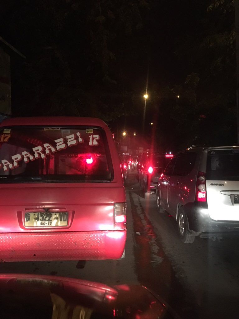 Meruya ilir raya, depan intercon masi macet sampe jem sgini arah ke meruya selatan (kampus mercu) <a href="/TMCPoldaMetro/">TMC Polda Metro Jaya</a>