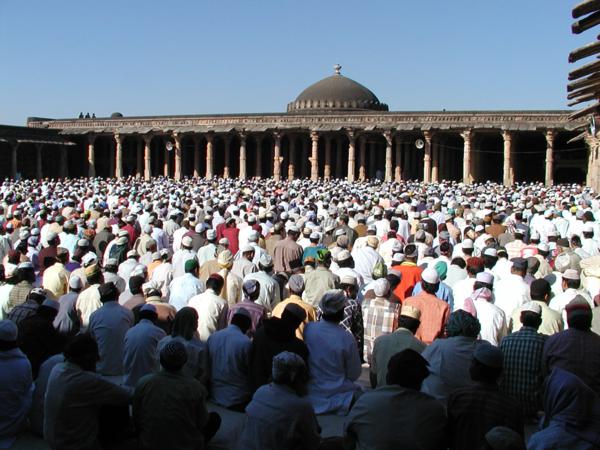 And inspite of all this, Muslims offer Namaz inside the Bhojshala Saraswati  temple every Friday #ReclaimTemples 5/5
