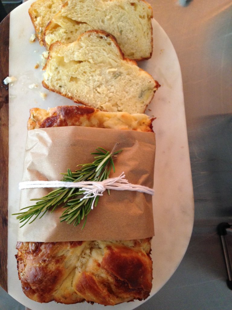 vmacmac's tweet image. Cheese bread