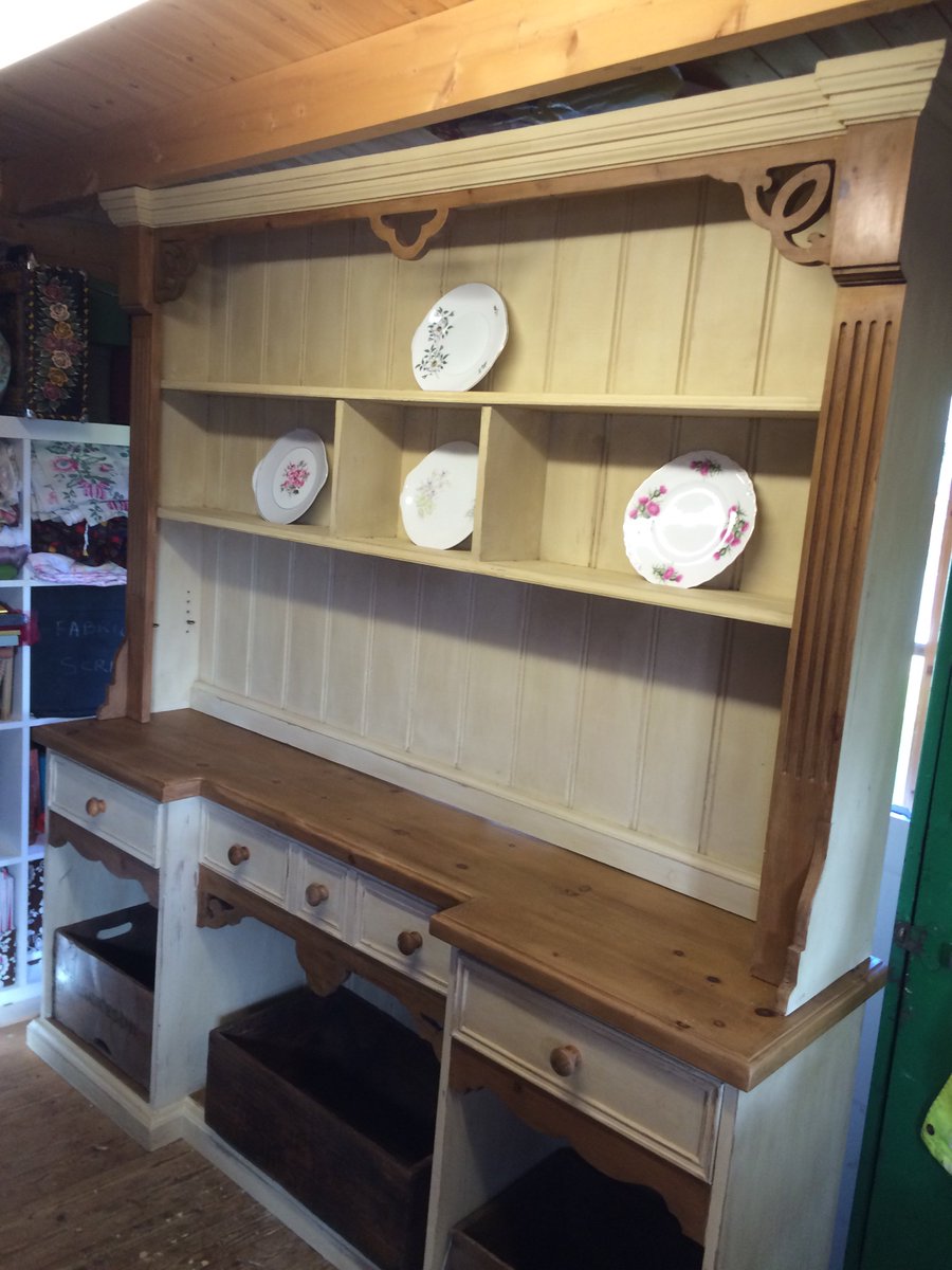 vintageburd's tweet photo. Large pine dresser for sale. Great condition. Contact us for more details. https://t.co/OgRT2tqq93