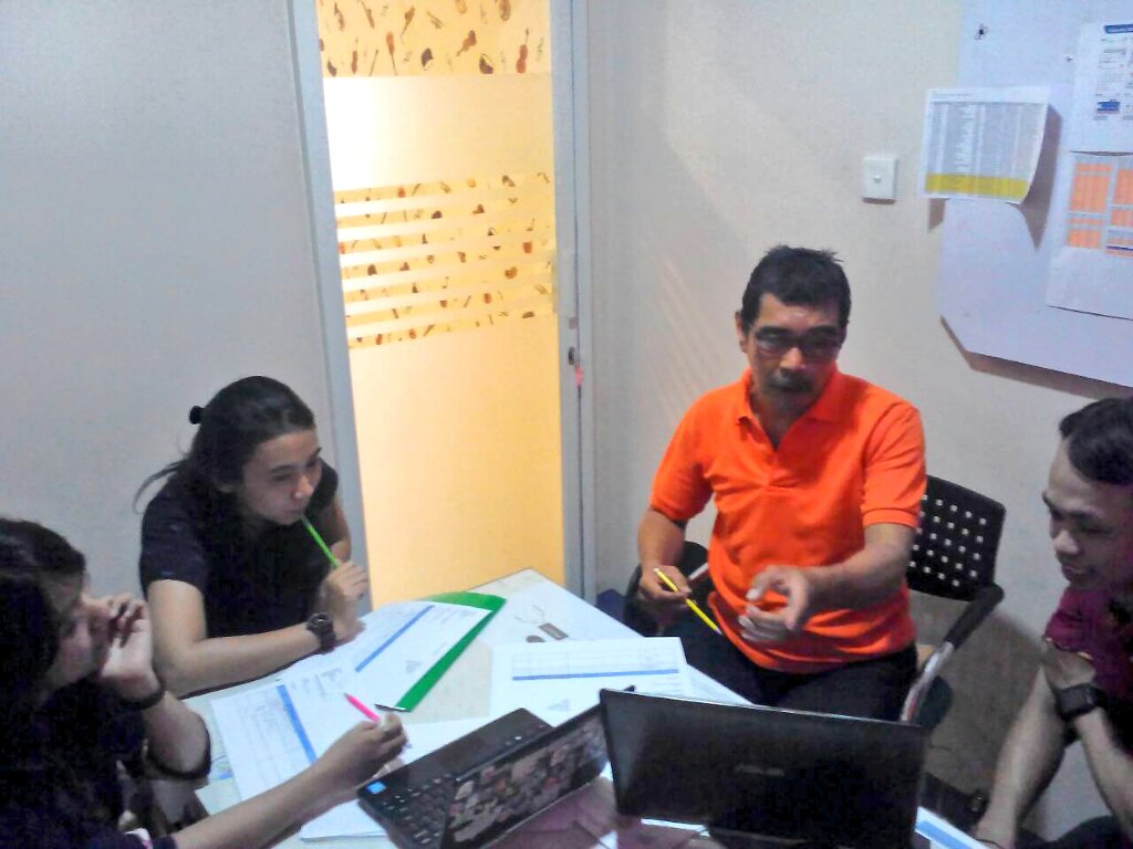 Aktifitas siang hari ini bersama vocal teachers at SMI Solo. <a href="/SoloSMI/">SMI Solo</a> #currmap #diskusi <a href="/SMIReady/">SMI Ready</a>