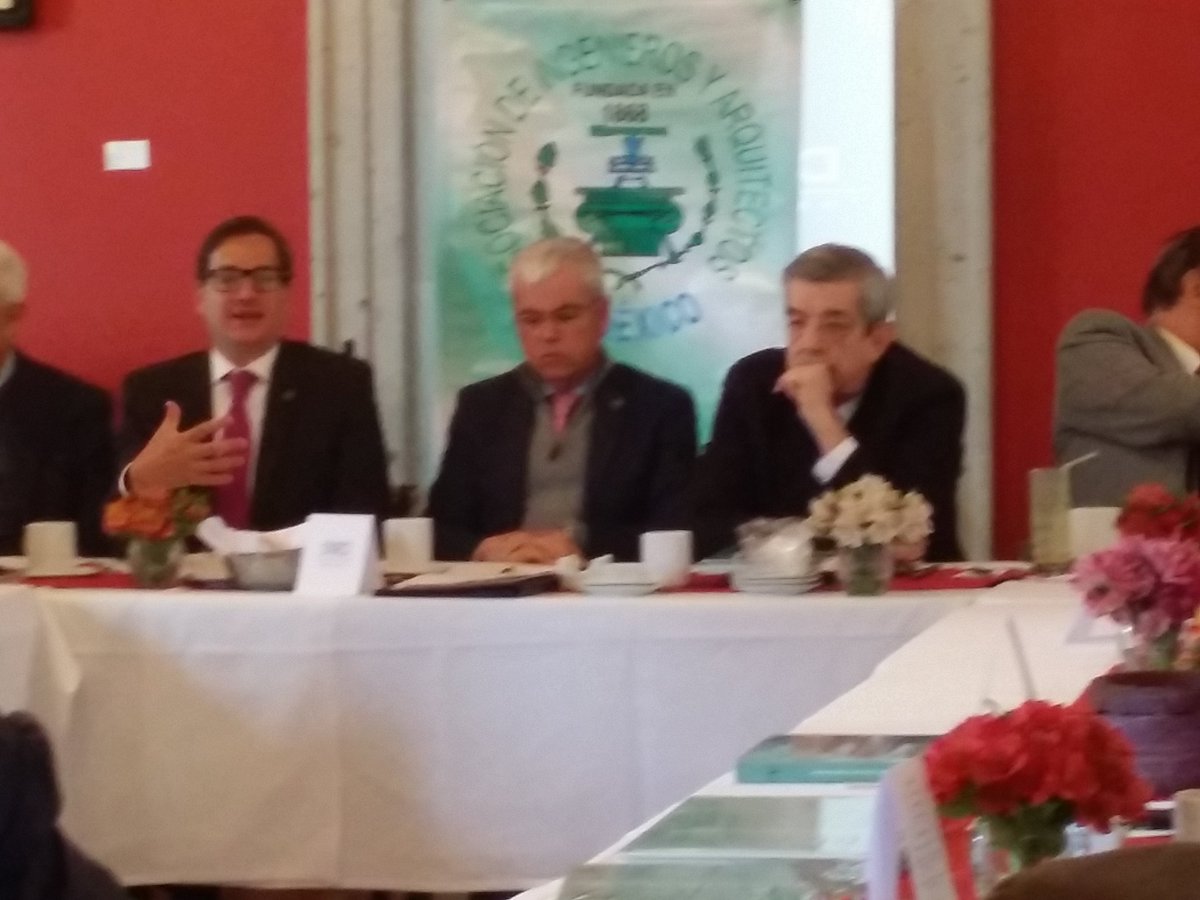 Agradezco a <a href="/Felipe_Cdmx/">Felipe de Jesús Gutiérrez</a> y a <a href="/AIAMOficial/">AIAM</a> la invitación a platicar sobre el futuro de los terrenos del #AICM.