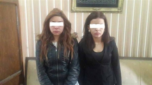 القبض على ساقطتين تتعرفان على راغبى ممارسة الرذيلة عبر الإنترنت بـ #الجيزة 
goo.gl/XxzqXs