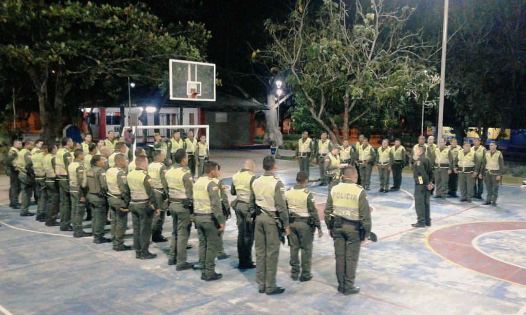 ssatmebar's tweet photo. #PoliciaNacional comprometidos en el #DistritoDos #ParqueModelo haciendo de #BarranquillaCapitalDeVida https://t.co/0jvqiKNrSi