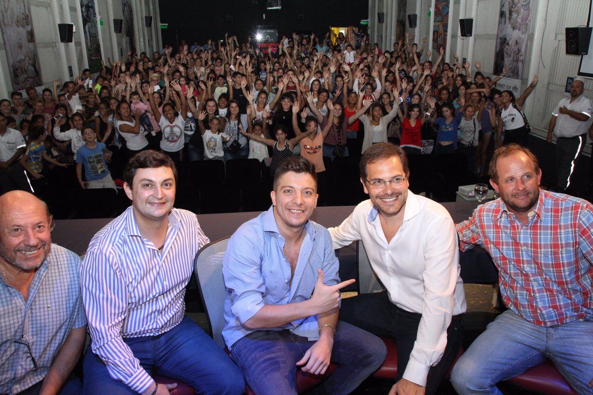AnfiVillaMaria's tweet photo. .@damicordoba presentó su show del lunes 8 de febrero ante una multitud en el Centro Cultural Comunitario https://t.co/K3wbcQ8dwM