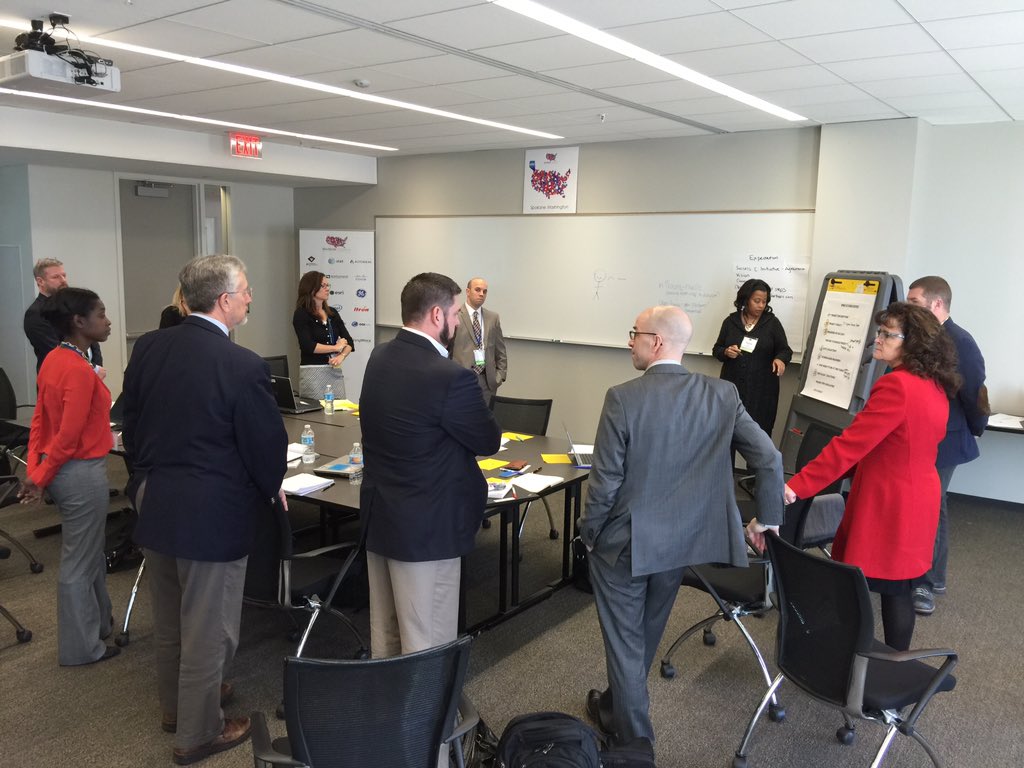 envisionam16's tweet photo. Collaboration for smart city solutions looks like this #EnvisionAmerica https://t.co/oILcce4uvM