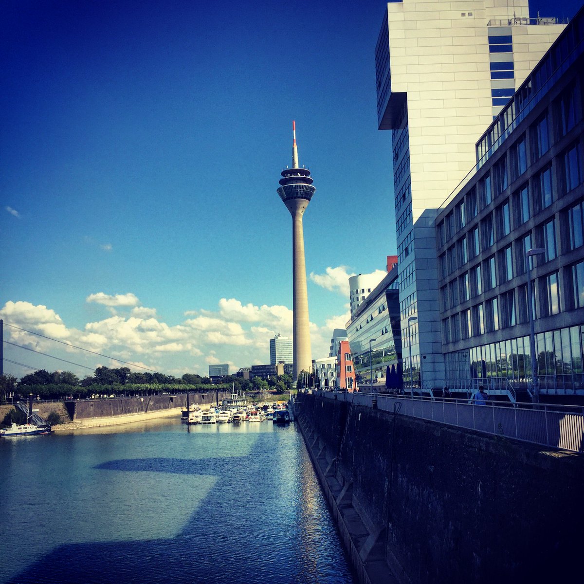 HauteFuture's tweet image. Düsseldorf unsere Heimatstadt und unsere größte Inspiartionsquelle :)