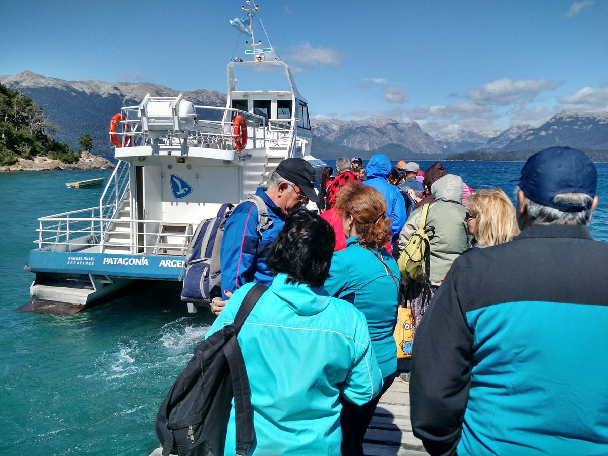 senalutv's tweet photo. Recorrimos #BosqueArrayanes y navegamos en el #NahuelHaupi junto al contigente de la @UNCUYO #BienestarUniversitario https://t.co/JPsvGQds16