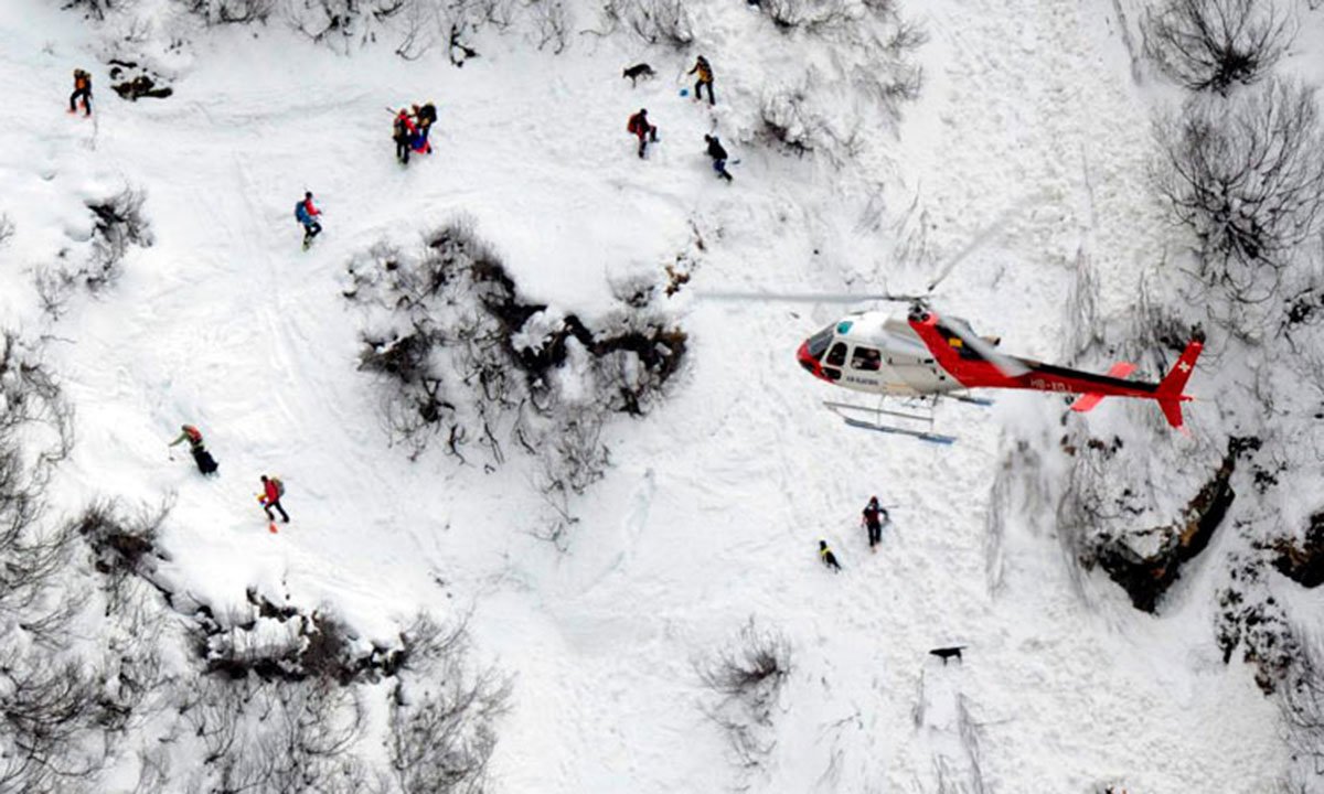 Avalancha mata a dos estudiantes en Francia - CYnpbSHWsAA59hR
