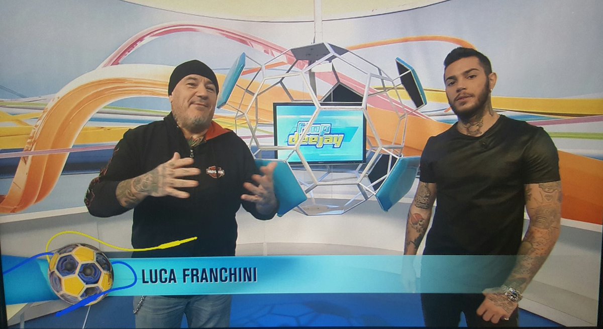 godzfranchini's tweet photo. Alle 19.25 su @SkySport 1HD torna @goaldeejay con @RealEmisKilla. e le mie #flopdeejay e #horrordeejay https://t.co/f8tZ3TdOV0