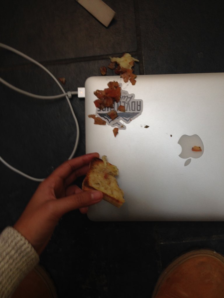 calvincamps's tweet image. Dropped a bit of tomato, bent down to get some napkins and #MyLifeInANutshell 🙃