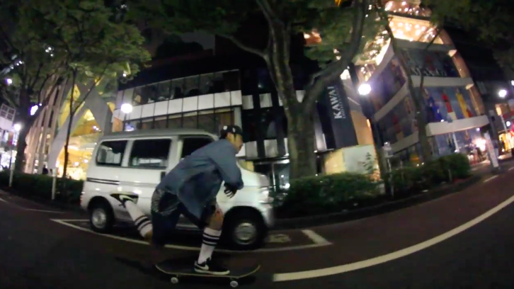 VHSMAG's tweet photo. [NEWS] 2015年に撮影された、Singoldこと岩崎進吾のフッテージ集が到着。東京の街をプッシュで動き回り、スポットを見つけてはヒットする。https://t.co/ia43NJtnvV https://t.co/kmGs7B7XpL