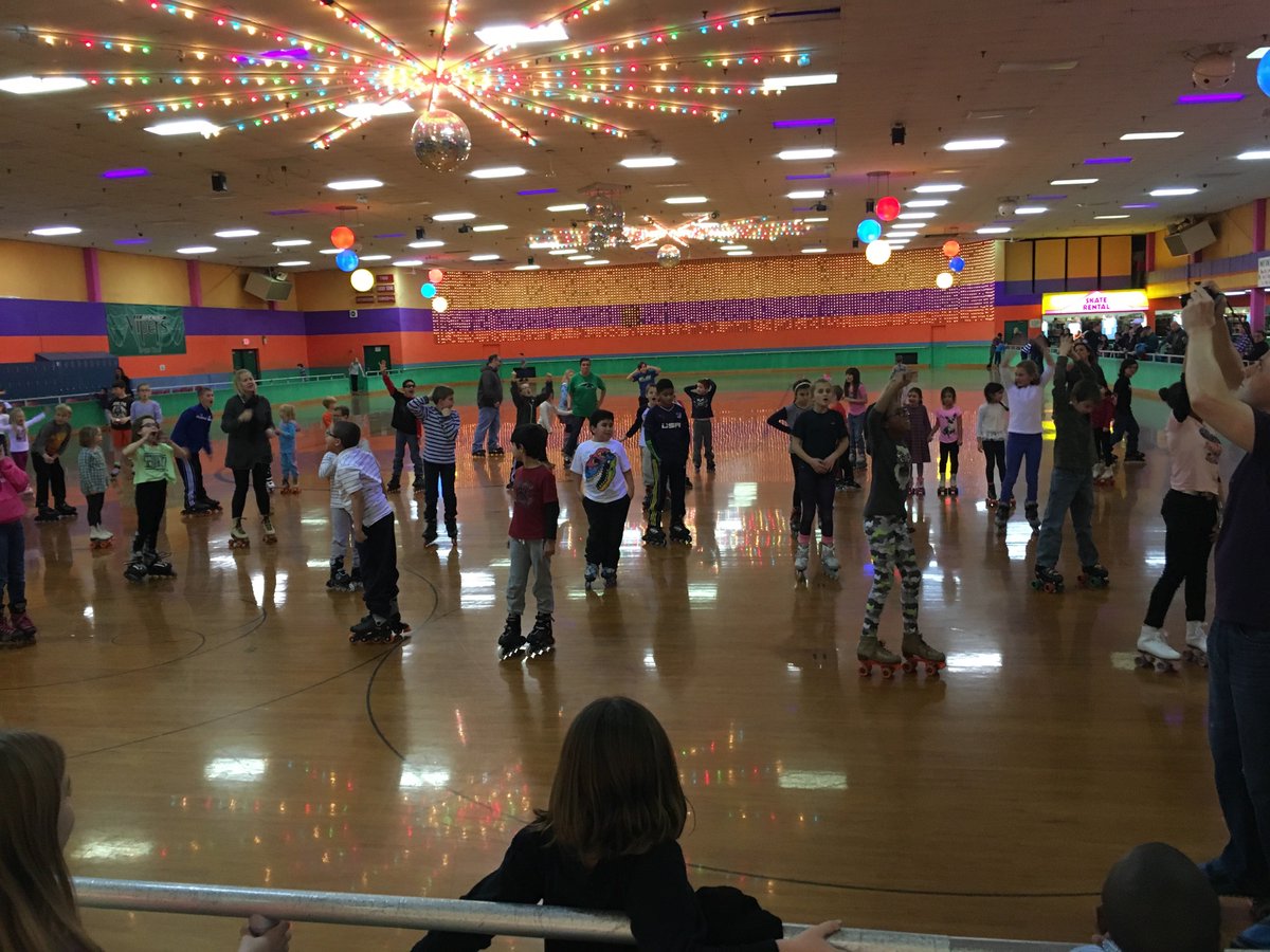 IamMikeCottone's tweet photo. Skate World Party with #TroyUnion. Feeling the nostalgia of this place. #2BeYoungAgain 😂 https://t.co/7XMHo7xrG3