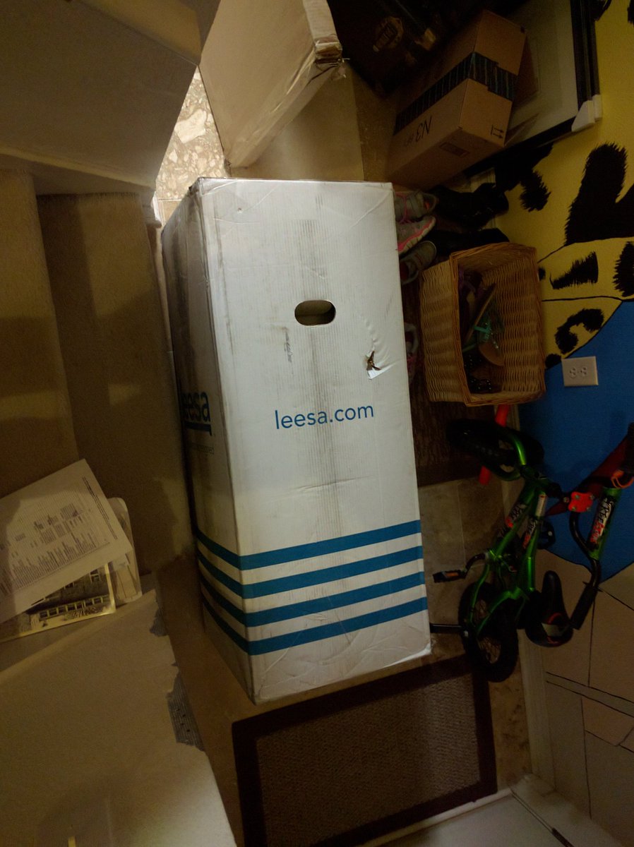 gamerguy51's tweet photo. It's here! #leesa #bed #sleep #comfort #foambed https://t.co/hYLoFvhD2h