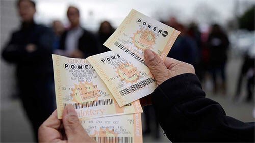 CStoreNews_'s tweet photo. During rush hour tonight (4-7pm) #Powerball ticket sales expected to hit $1.3M per minute https://t.co/lT4MrCOKRB https://t.co/GUcBQpBiW7