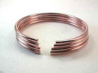 WhatKnotShop's tweet photo. feeling tribal? try these copper neck rings https://t.co/vVqVVEqMHT #ArtifactSite #neckrings #copper https://t.co/gvQGi3mIFO