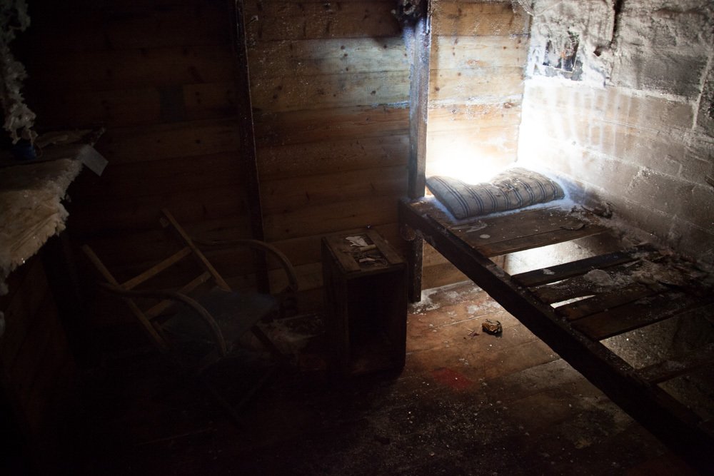 mawsonshuts's tweet photo. Sunlight enters Mawson's room in #mawsonshut. https://t.co/fjcaKbzRTM