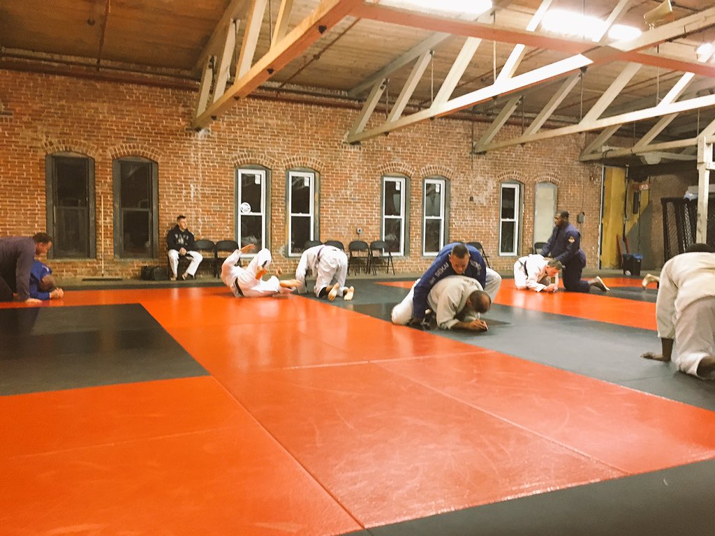 SarahMae_Hunt's tweet photo. Training for greatness #BJJ #OSS #teamabusado #simmlerbjj #rollsandtechnique #worcestermma https://t.co/rr7gSX2gmI
