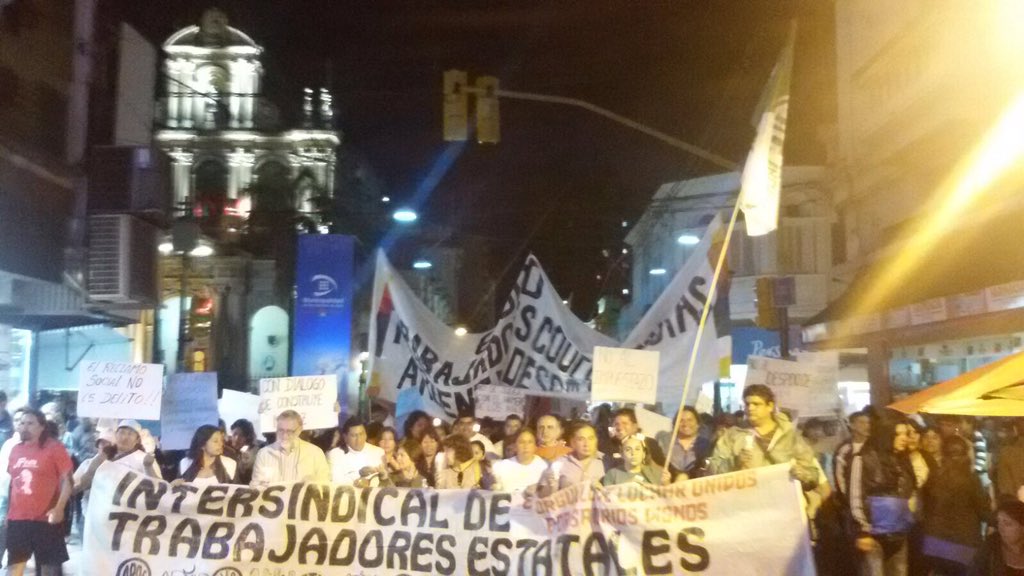 Ahora las organizaciones sociales marchan x el centro de #Jujuy en demanda de la apertura de 1 instancia de dialogo