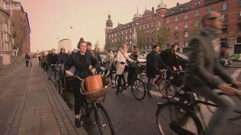 WePublicHealth's tweet photo. Bike integrated on completely equal level in urban transport system
🚲=🚘=🚆
#Copenhagen #bbcsi
https://t.co/xq5k3XMwmV https://t.co/7a3joWDbfg