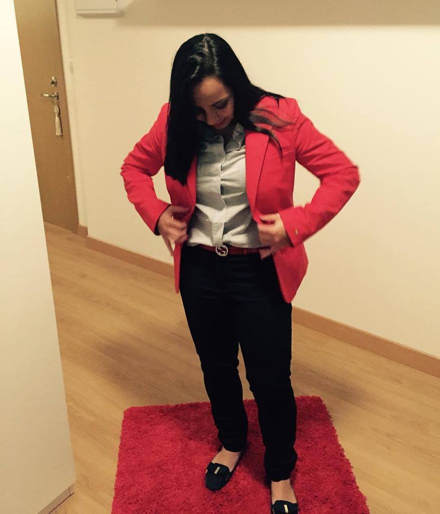 CharlynCorral's tweet photo. On my business...😉💄💁🏻 #herewego #style #guccibelt #businneswoman #smile https://t.co/BGQebolWRg https://t.co/dCCLdIbUi9