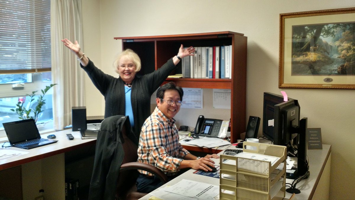 DKG_SI's tweet photo. Dr. Schmid and Victor Trisnadi just launched the DKG website at https://t.co/FPY2PeyIWD. Check it out! https://t.co/1sWPE2vIfH