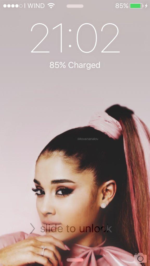 lovarianalov's tweet photo. Ariana Grande lockscreens🍬 rt or ask if u want it ❄️ comment wich one you want💜must be following 💕 https://t.co/lVnbFrTnO2