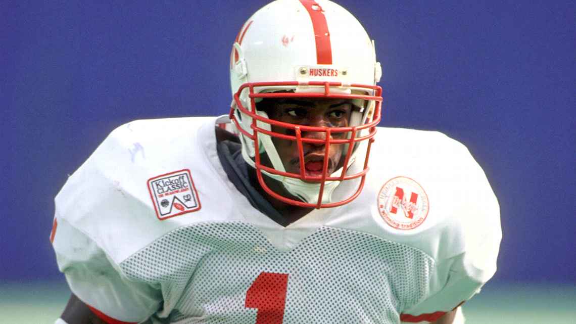 ESPNCFB's tweet photo. Former Nebraska RB Lawrence Phillips was found dead in his California prison cell. https://t.co/SsQriEIyNc https://t.co/eIFZCr1qxq